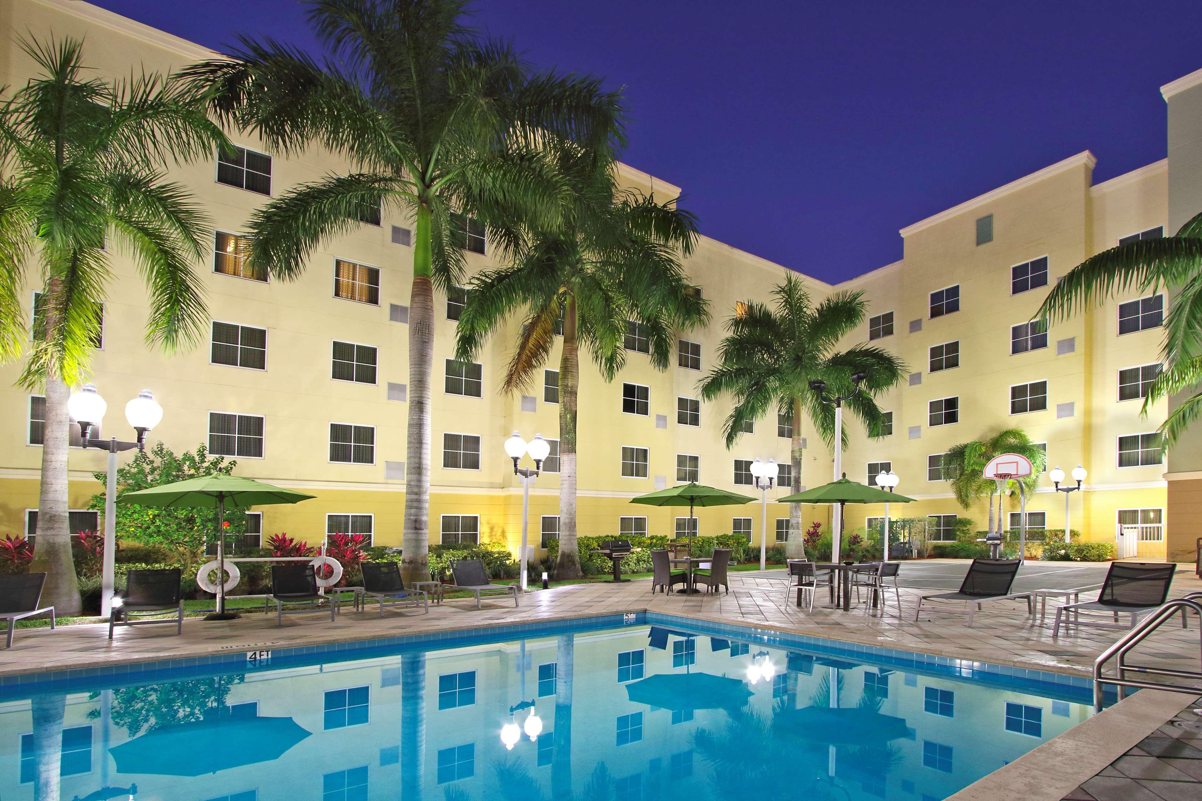 Homewood Suites By Hilton Miami - Airport West Miami Springs Esterno foto